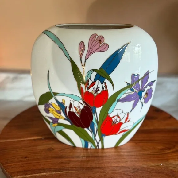 Vintage TOYO JAPANESE ROYAL VASE - Picture 2 of 2